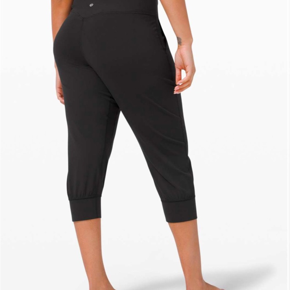 EUC Lululemon Black Align Jogger High Rise Crop Size 2 - Picture 2 of 11